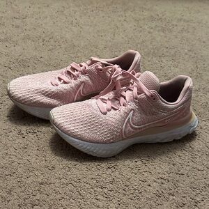 Nike Women's Light Pink Athletic Shoes